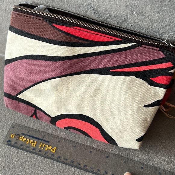 Maliparmi bag- new never used really a conversation piece! Zip closure! - Picture 8 of 8